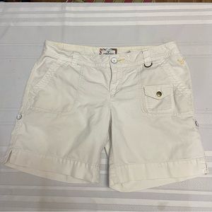American Eagle Outfitters Womens Cream Shorts EUC size 8